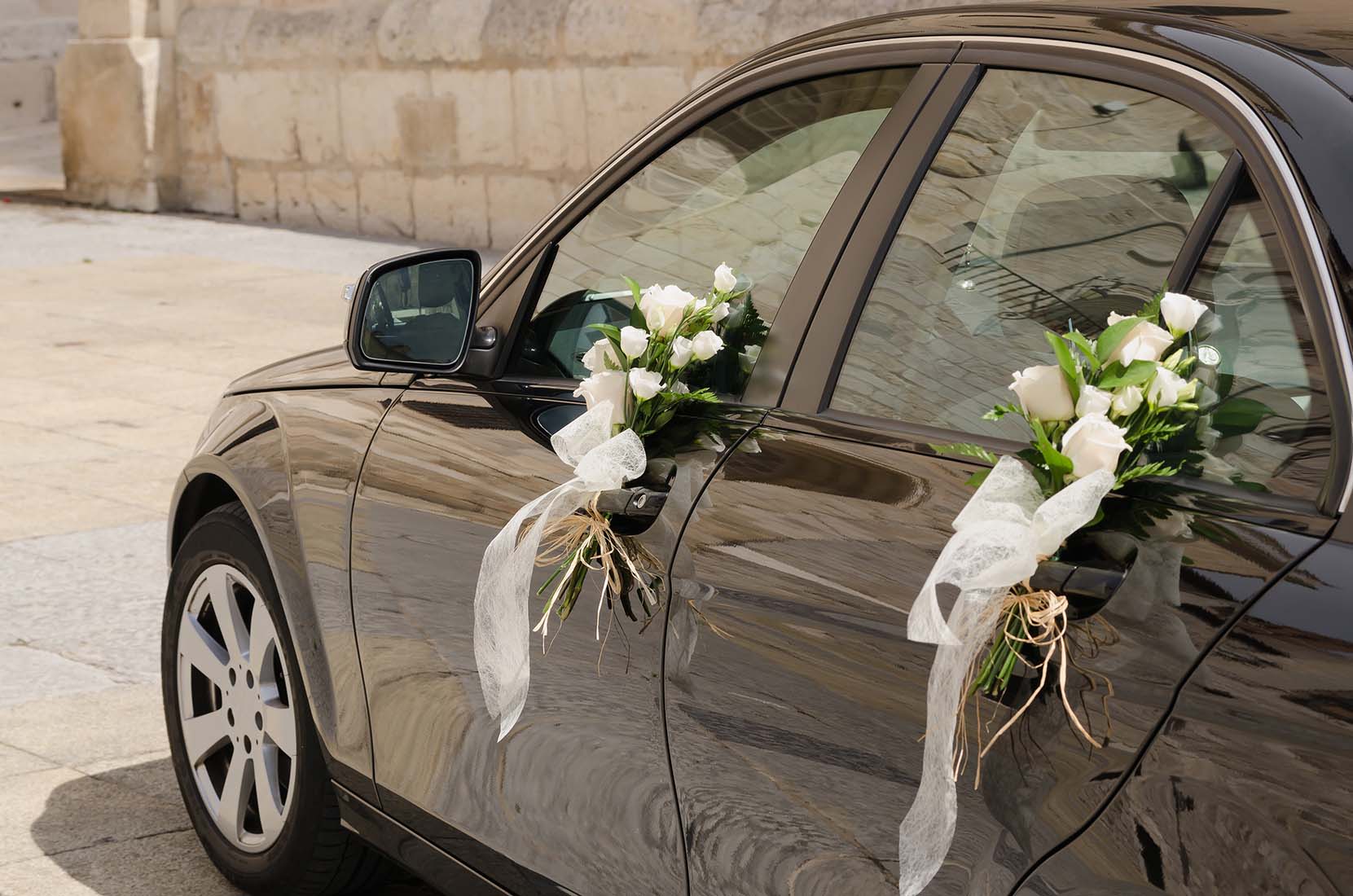 Blumendeko am Auto