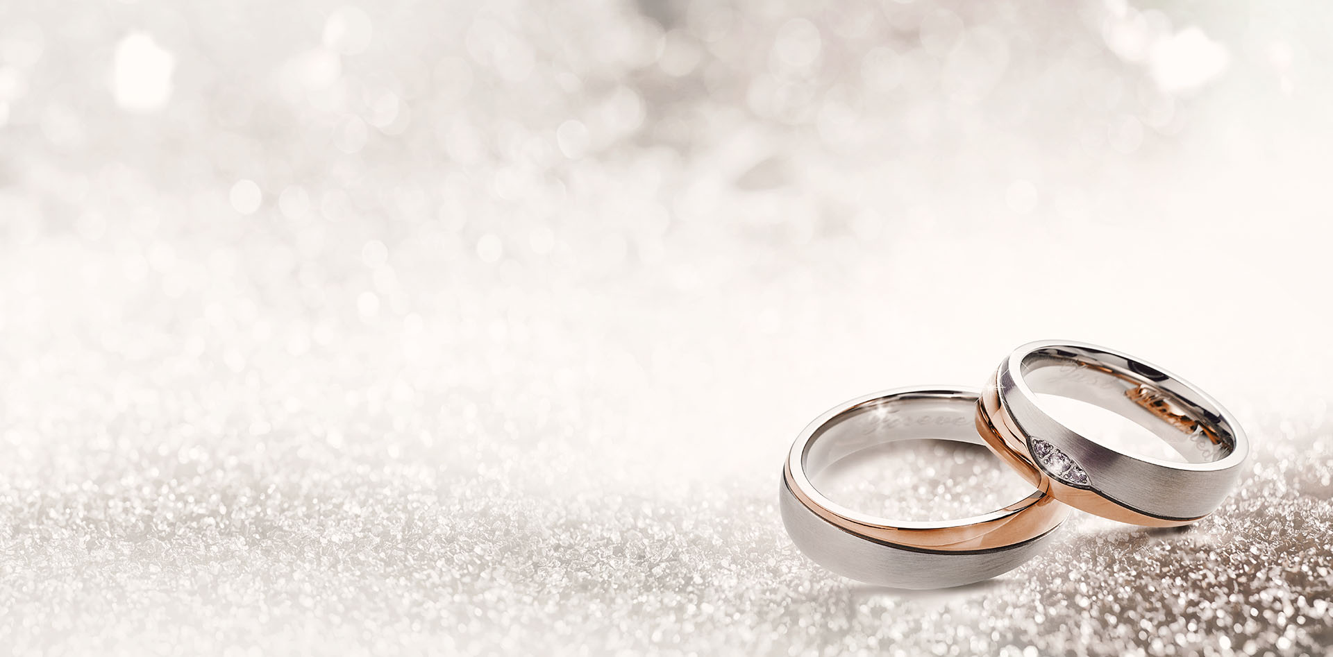 Eheringe in silber und Rose